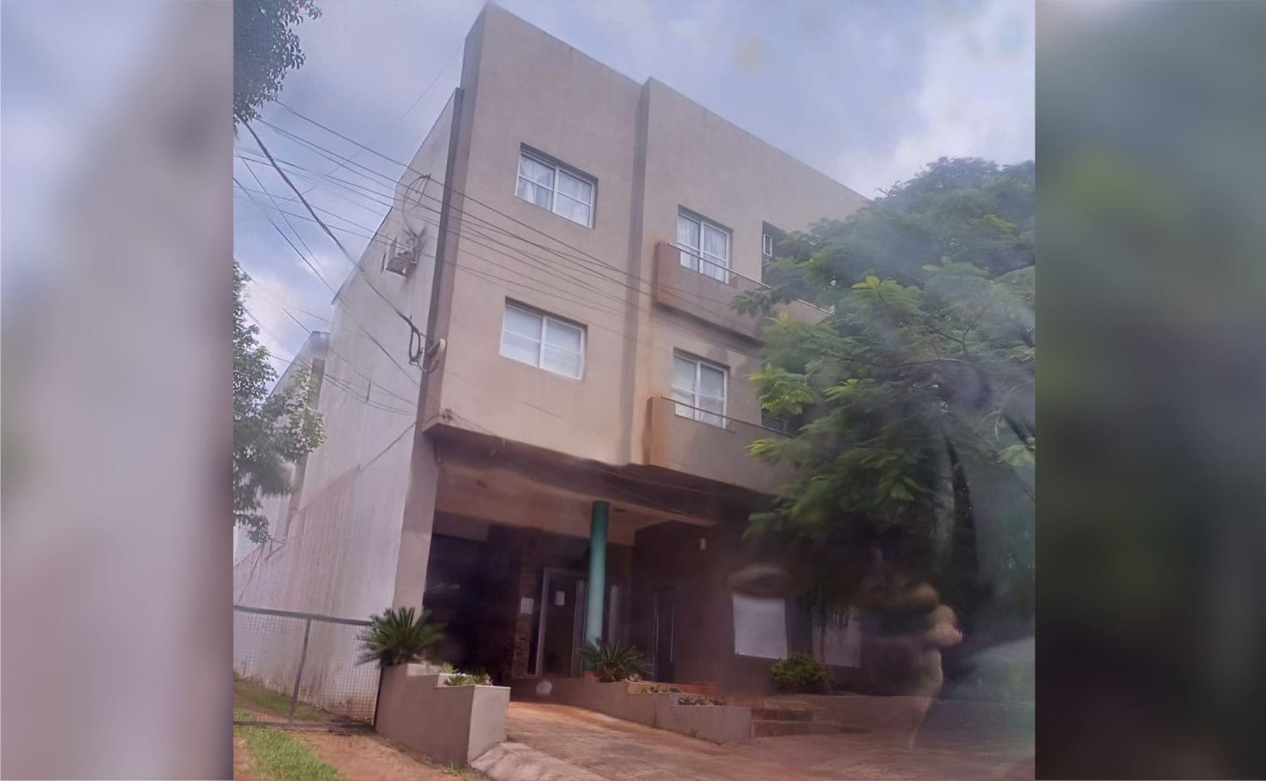 hombre cayo edificio obera