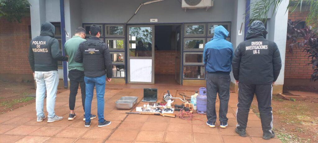 banda autos armas posadas