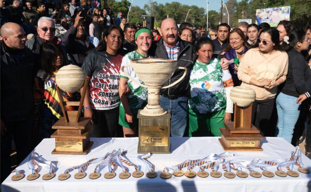 copa hojas palmas Gildo