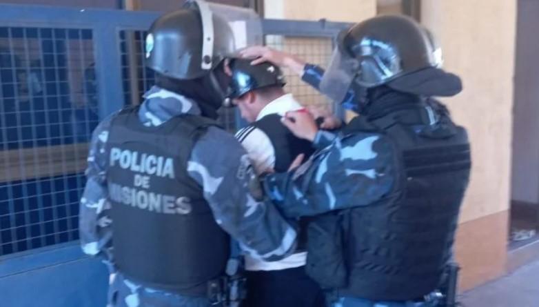 detenido protesta policia