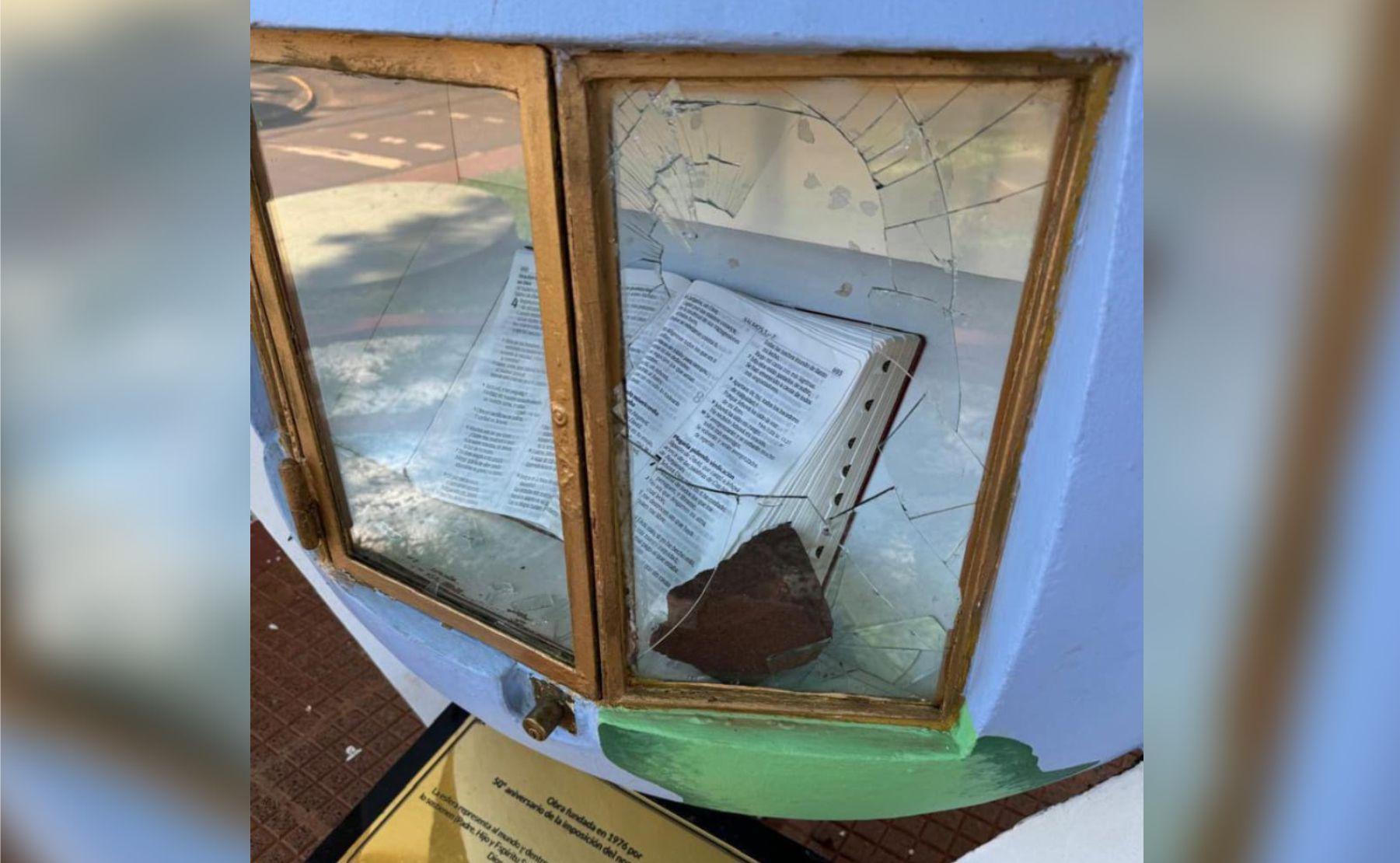 vandalizaron biblia alem