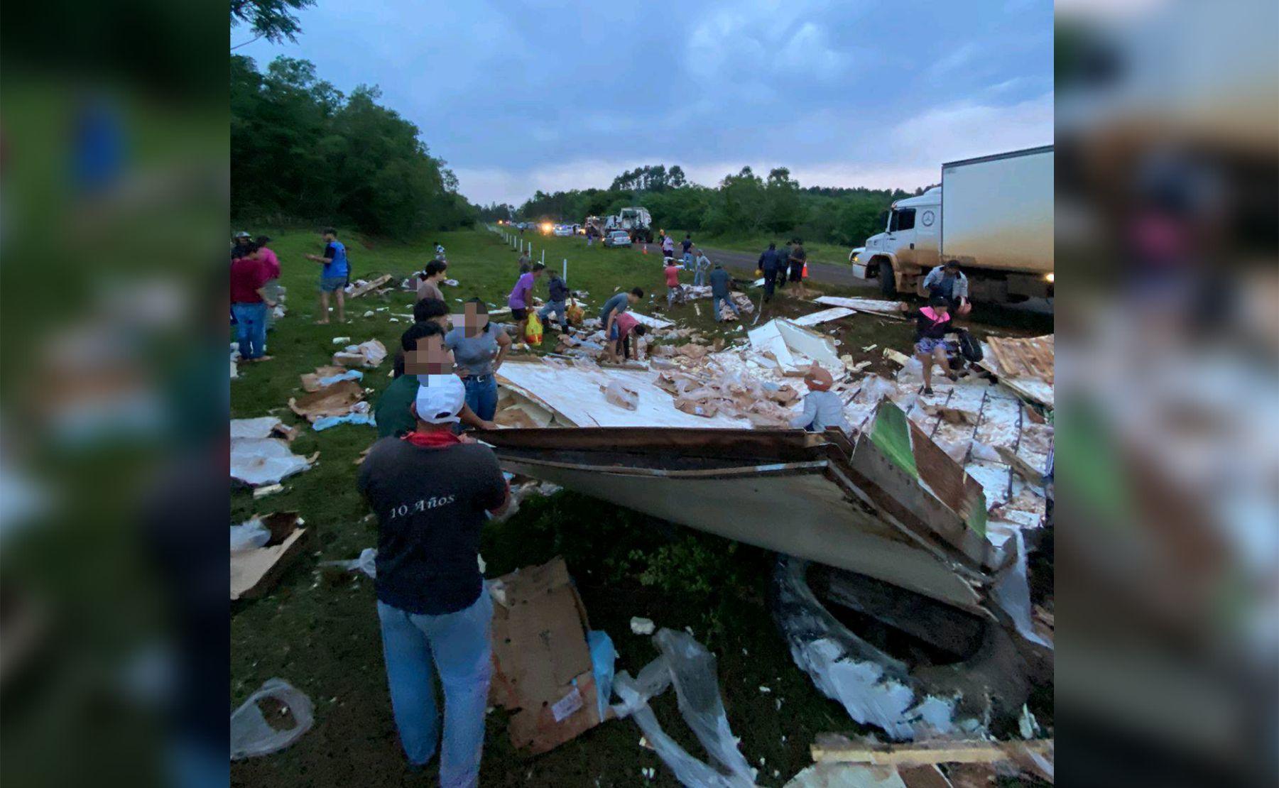 vuelco camion pollo san javier