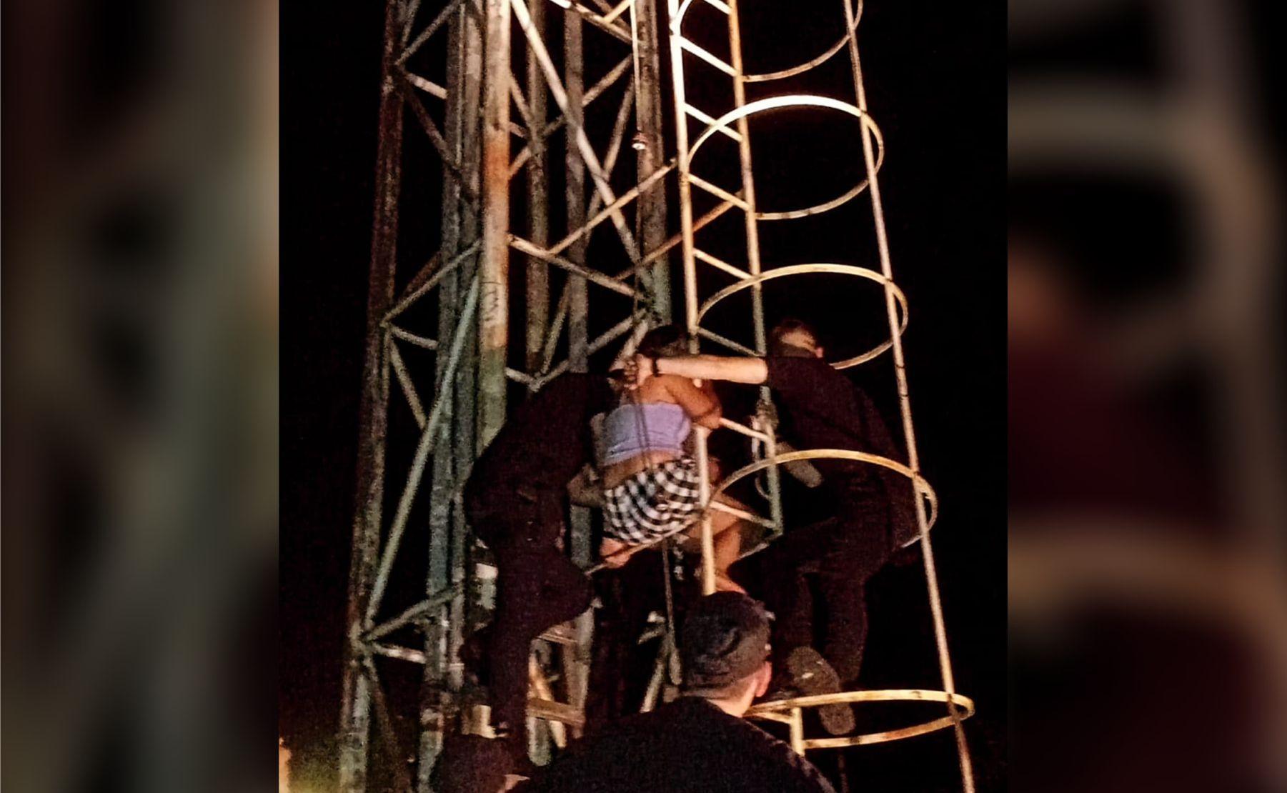 discutio hermano subio torre