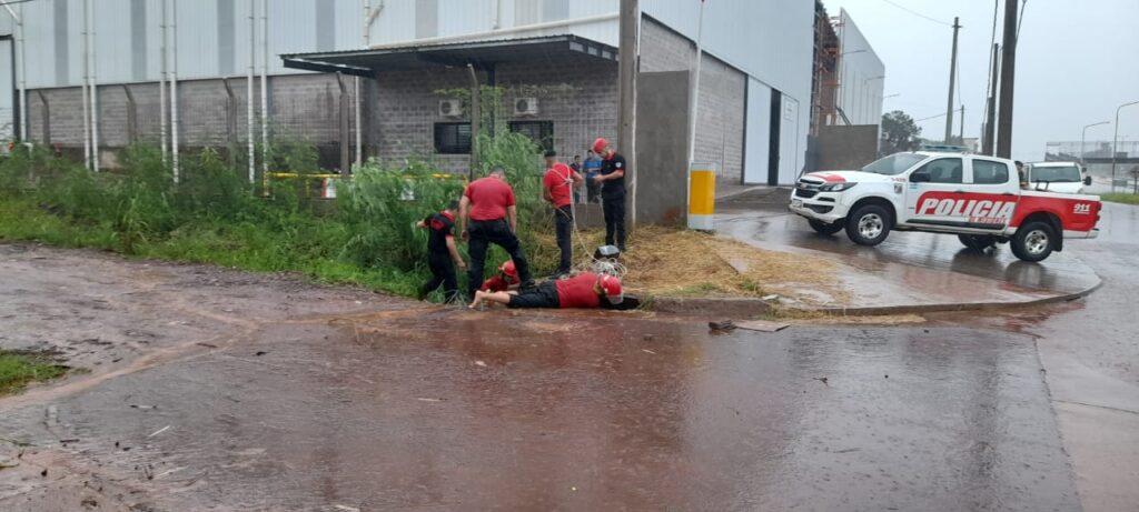 mujer boca de tormenta garupa