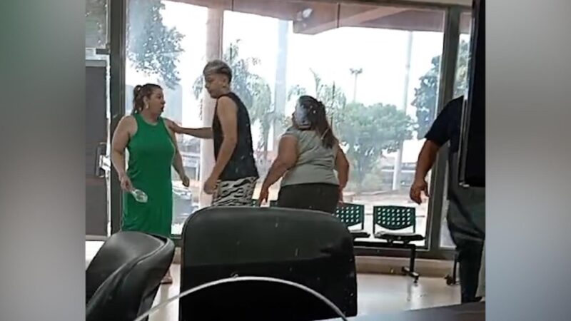 gitana pelea oficina emsa