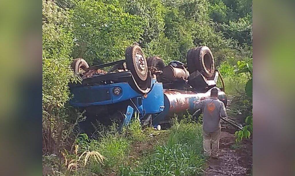 camion municipalidad cerro azul vuelco