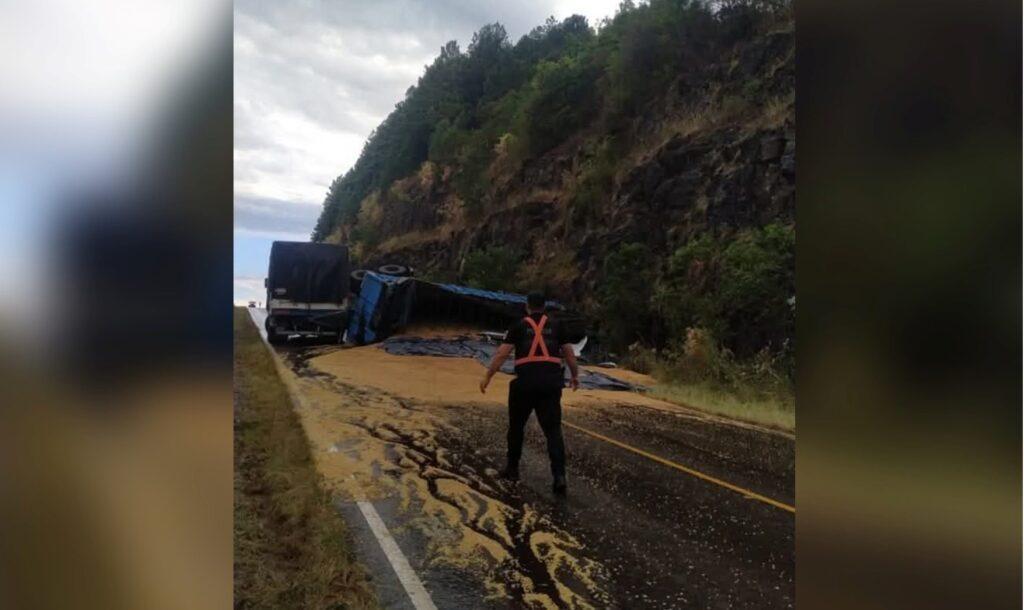 vuelco camion soja aurora
