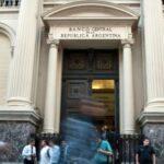 El Poder Ejecutivo diseña un plan para blindar por ley la emisión y prohibir los salvatajes financieros al Estado