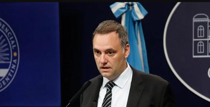 Adorni impuestos celulares