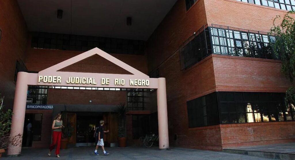 400 dias licencia empleada