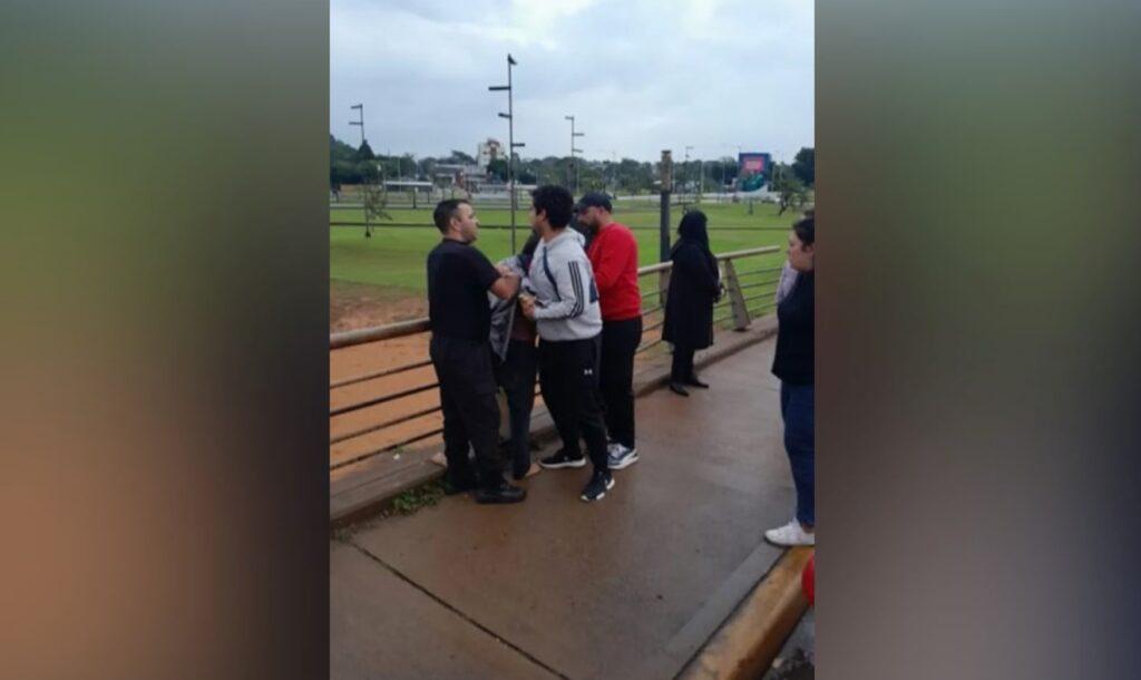 mujer intento arrojarse rio