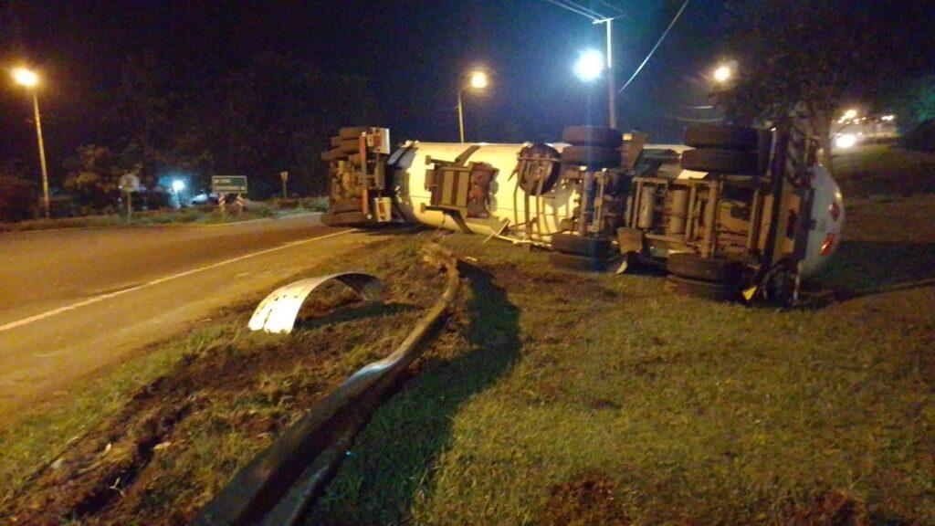 vuelco camion sisterna obera