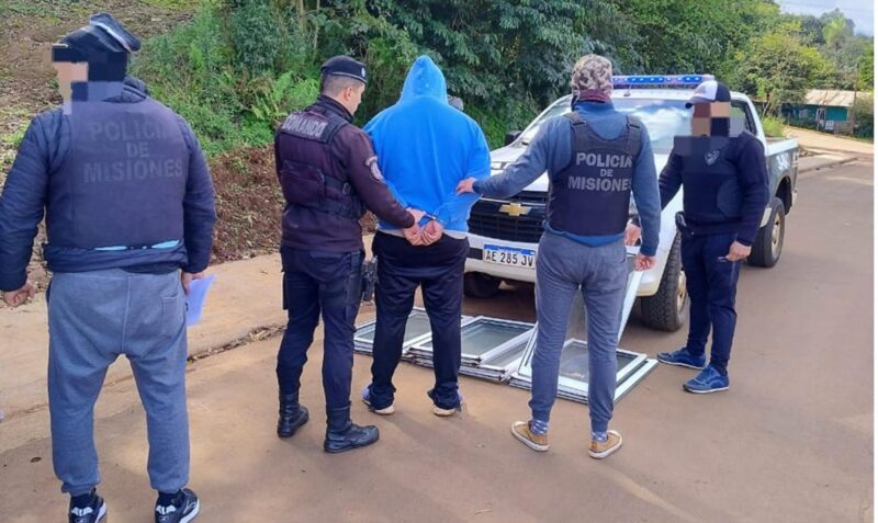 Robo de ventanas en iglesia