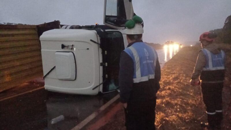 vuelco de camión Ruta 120 Virasoro