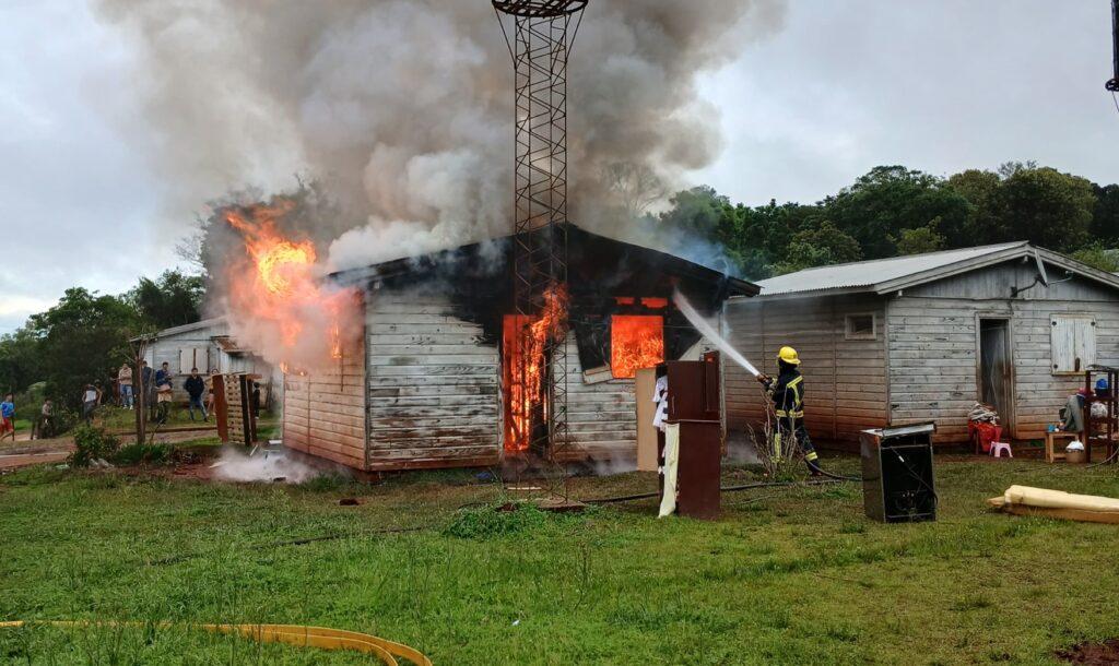 aristibulo prender fuego casa ex