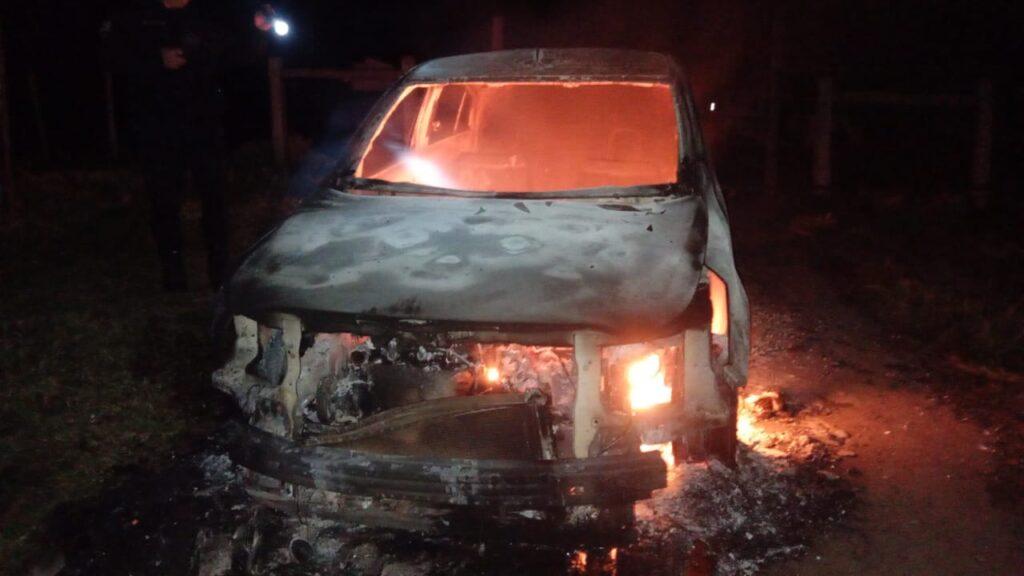 Auto incendiado en Dos Hermanas