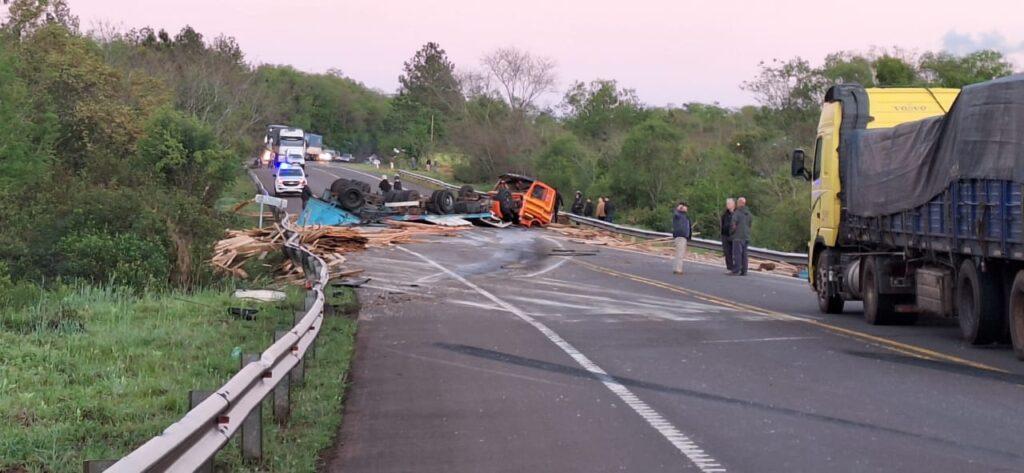 Despiste camión madera Ruta 14 Cerro Azul