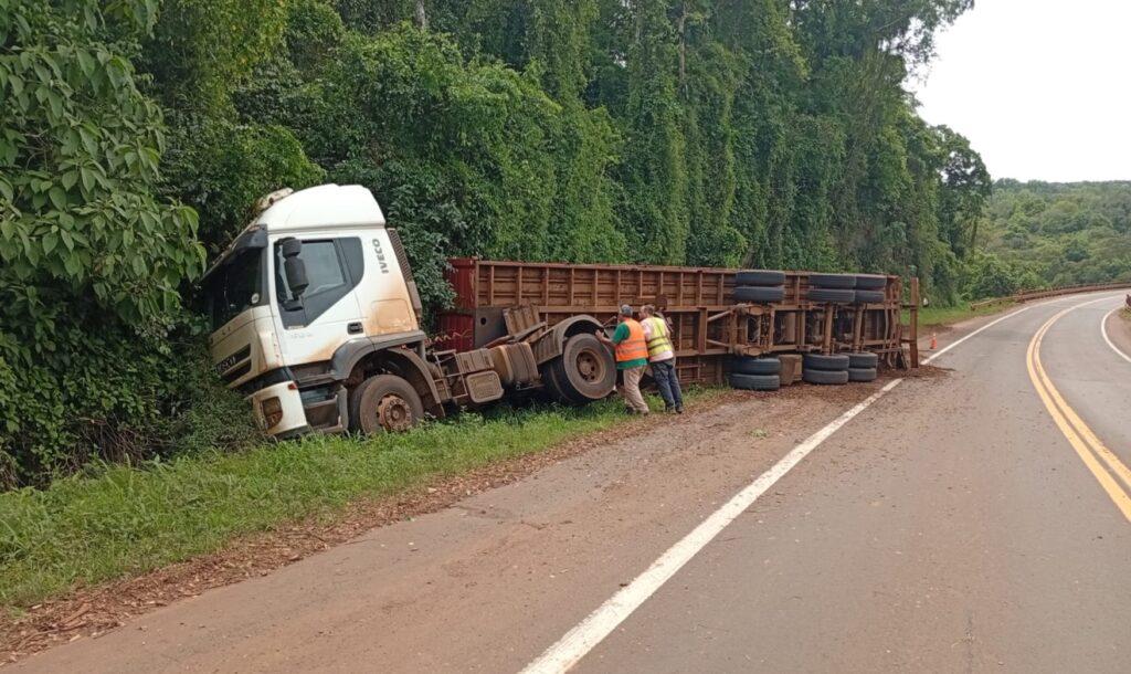 Camión despistó en Puerto Piray