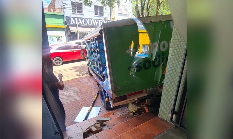 camion choque muro obera