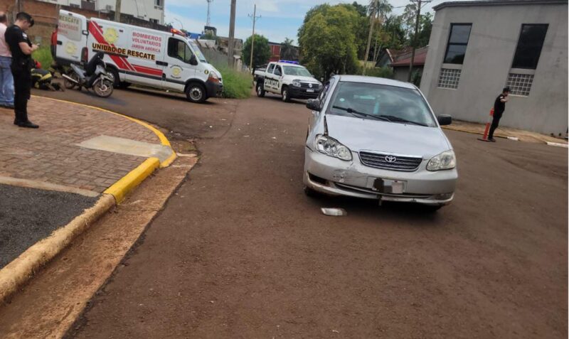 choque toyota corolla moto jardin america