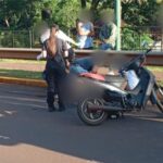 Una motociclista lucha por su vida tras chocar contra un perro en Oberá