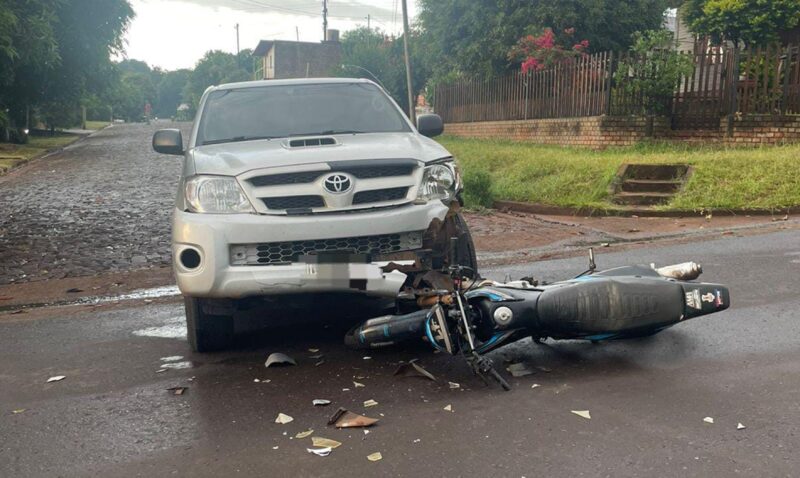 accidente Leandro N. Alem hoy camioneta moto herido