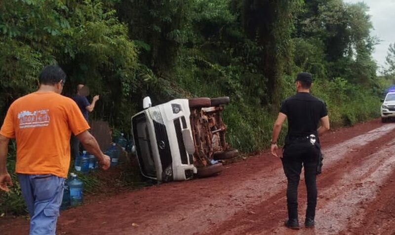 accidente Jardín América camión despiste camino vecinal Misiones