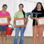 Escándalo nacional: críticas al intendente de Colonia Aurora por regalar escobas y baldes en el Día de la Mujer