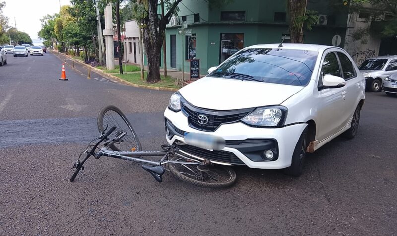 siniestro vial Posadas avenida Trincheras calle España ciclista herida Toyota Etios Hospital Madariaga