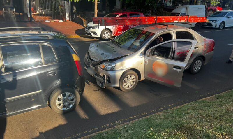El incidente ocurrió este jueves por la tarde casi intersección con la calle San Martín. Ambas partes resultaron ilesas y el tránsito se vio afectado momentáneamente.