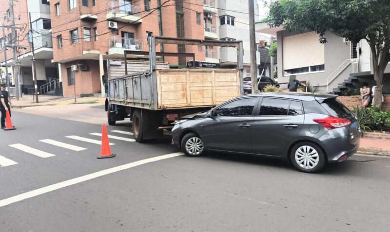 Choque en Posadas Sáenz Peña y Catamarca