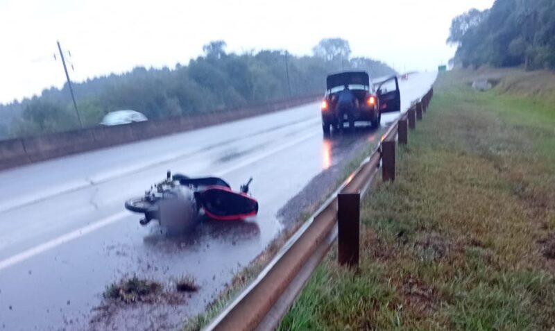 siniestro vial Garupá Acceso Sur despiste Peugeot 408 rotonda Garupá daños materiales