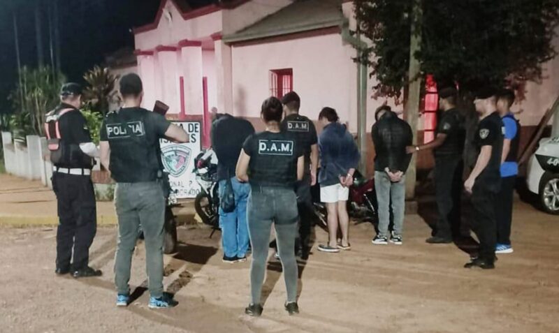 Eldorado picadas motos detenidos Costanera operativo policial