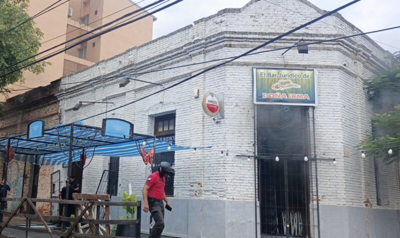 principio de incendio Posadas local gastronómico Santa Catalina Centenario bomberos