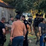 Baleó a su hijo y a su nuera y escapó armado al monte en Colonia Alberdi