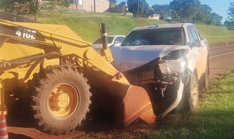 Choque excavadora en San Vicente