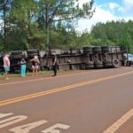 «Lluvia de peras» en la Ruta 14: un camión brasileño volcó cerca de San Pedro