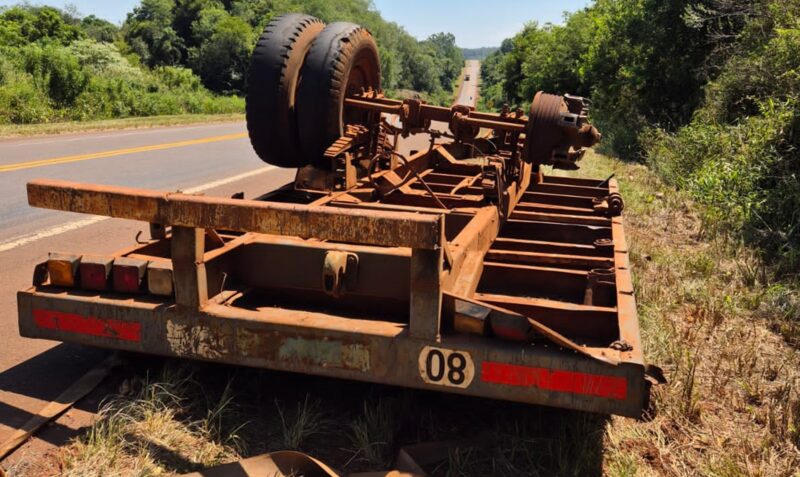 siniestro vial Caraguatay Ruta 12 camión Mercedes-Benz carga pino acoplado