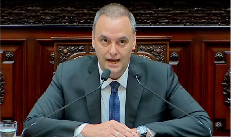 Manuel Adorni vocero presidencial patrimonio viaje esposa Justicia