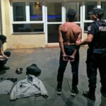 Se desnudó en el monte para «camuflarse» de la Policía pero igual lo atraparon