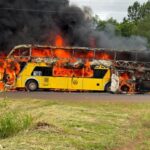 Mártires: un ómnibus de larga distancia se incendió sobre la Ruta 103 este miércoles