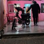 Cazado por las cámaras: detuvieron al motociclista que chocó a un trabajador y huyó en Posadas