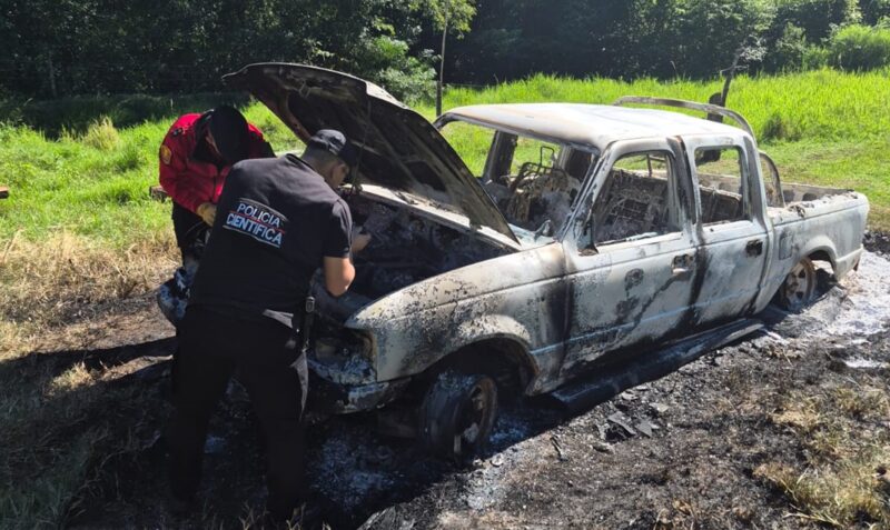 Camioneta incendiada Cerro Corá paraje Las Quemadas