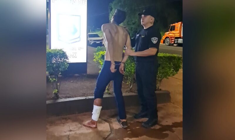 Robo Posadas barrio Las Tacuaritas detenido alambre de seguridad herido