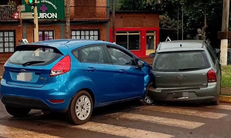 Colisión Eldorado calle Paraguay alcoholemia positiva Km 8 Ford Fiesta