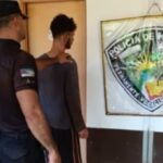 Atacó a sus abuelos de 70 años y quiso romper el patrullero