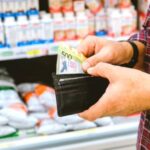 Casi la mitad de los argentinos sufre por los bajos salarios según nuevas encuestas