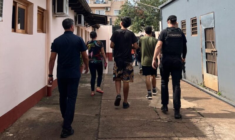 Patota La 512 Oberá detenidos machetes