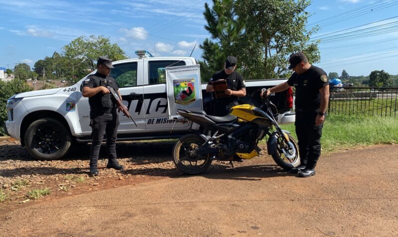 Moto robada Buenos Aires Dos Hermanas Paraje Laguna Azul Bajaj amarilla SIFCOP