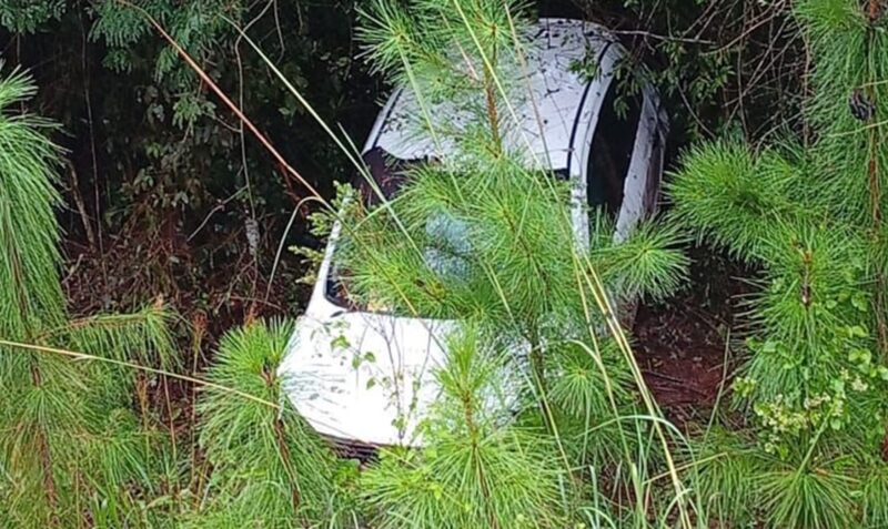 Despiste Ruta 12 Santa Ana Volkswagen Gol espejo de agua